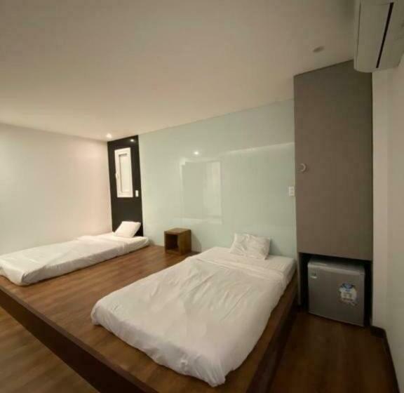 اتاق استاندارد چهار تخته, Holiday Inn