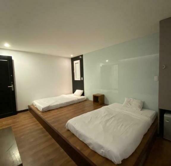 اتاق استاندارد چهار تخته, Holiday Inn