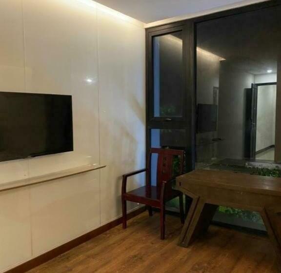 اتاق استاندارد چهار تخته, Holiday Inn