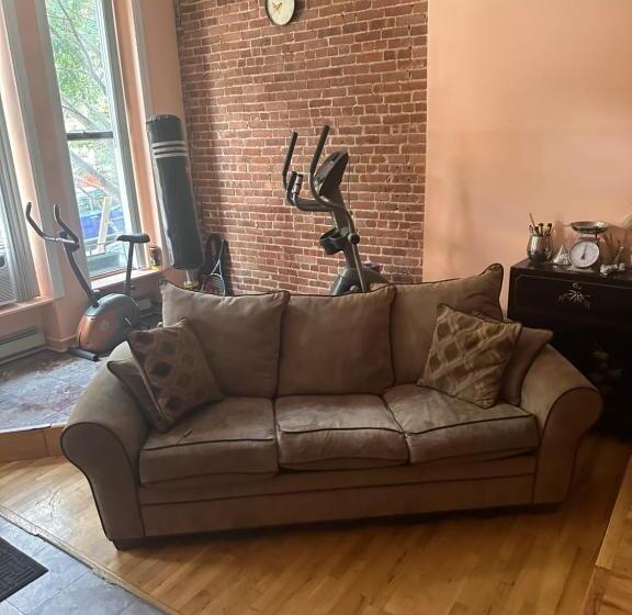 家庭间, Macaw Guest House