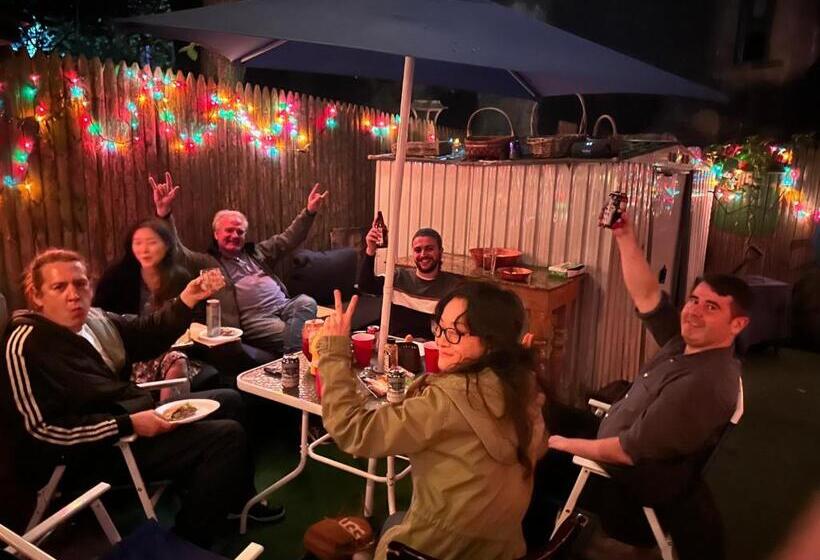 家庭间, Macaw Guest House