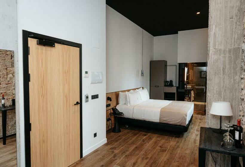 סוויטת ג'וניור, Luruna Palacio Larrinaga