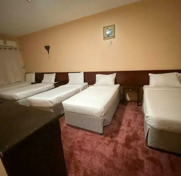 Standard Neljän Hengen Huone, فندق برج العالم