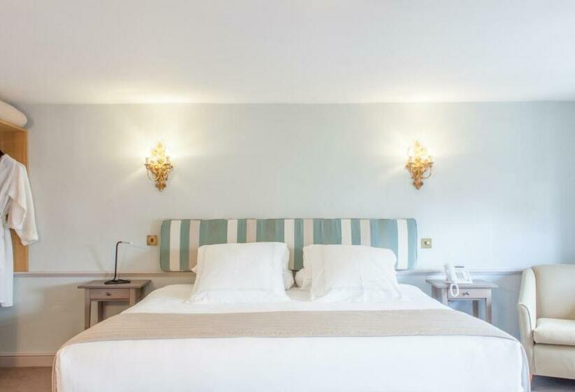 غرفة عائلية, The Salutation Inn