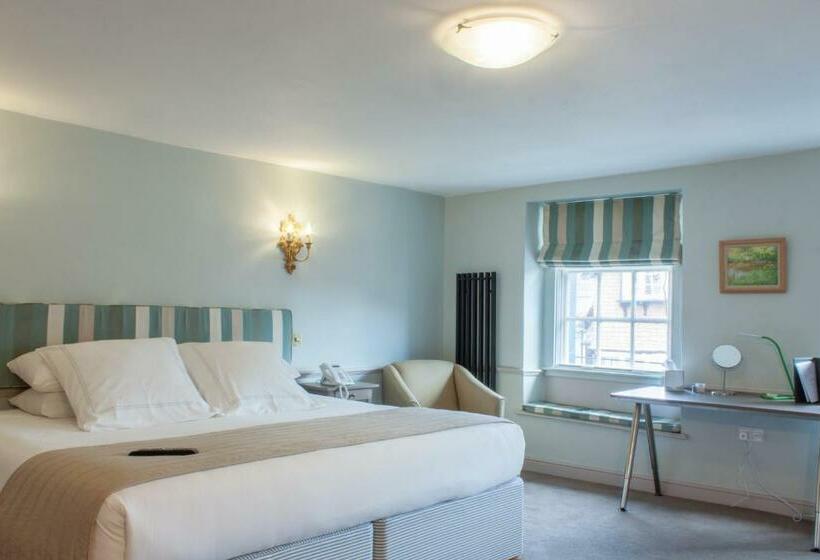 غرفة عائلية, The Salutation Inn