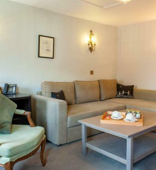 غرفة عائلية, The Salutation Inn