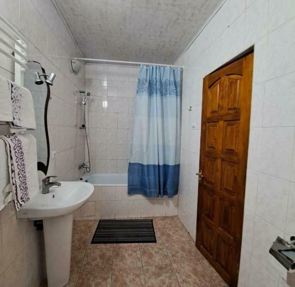 غرفة عائلية, Zatyshok