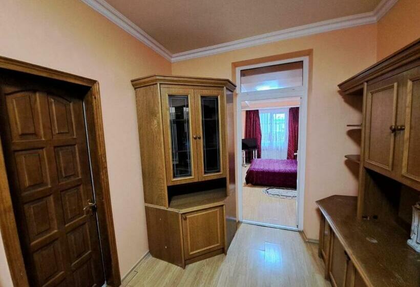 غرفة عائلية, Zatyshok