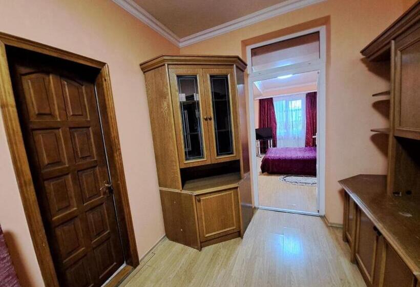 غرفة عائلية, Zatyshok