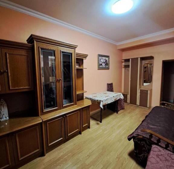 غرفة عائلية, Zatyshok