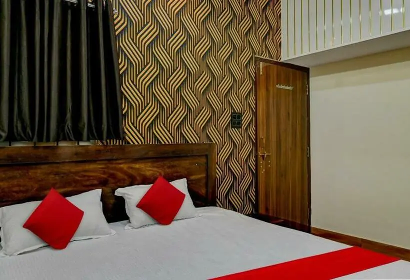 トリプルクラシックルーム, Oyo Flagship Hotel Rvr