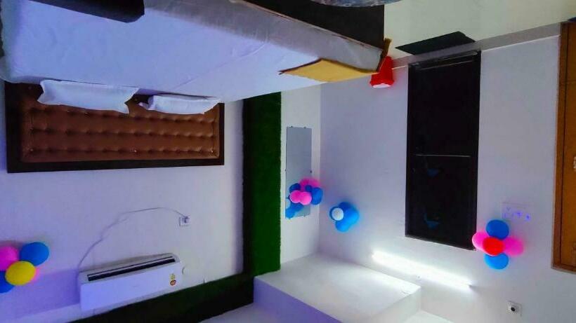 Трехместный Номер Классика, Flagship Youth Hotel & Banquet Hall