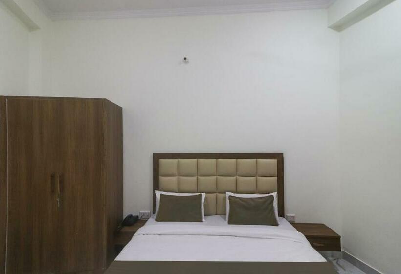 Трехместный Номер Классика, Collection O Hotel Shailly Inn Star