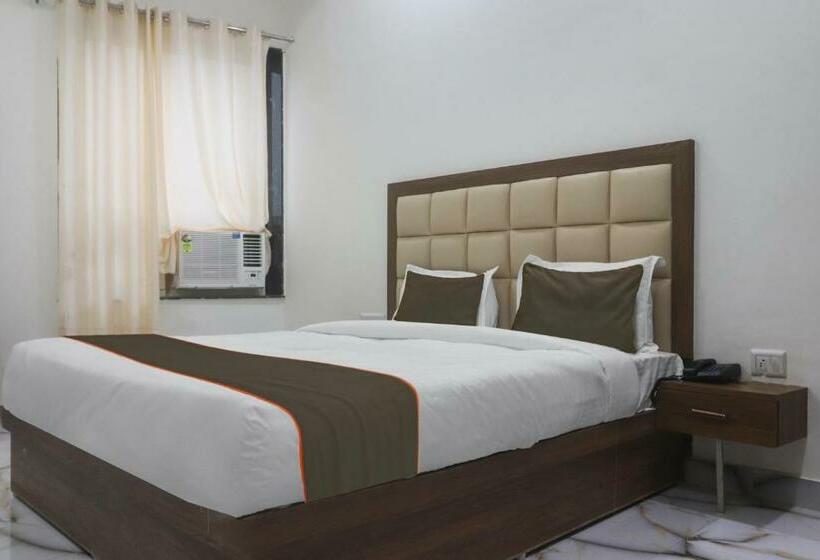 Трехместный Номер Классика, Collection O Hotel Shailly Inn Star