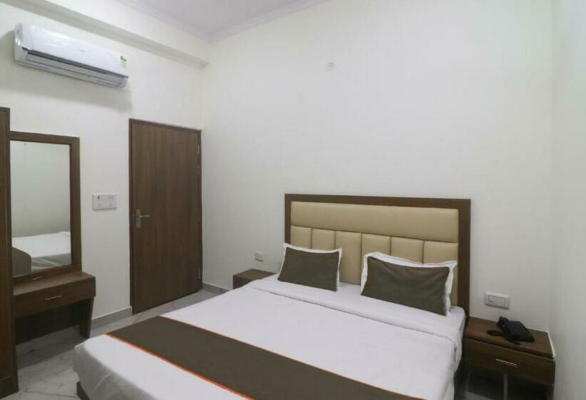 Трехместный Номер Классика, Collection O Hotel Shailly Inn Star