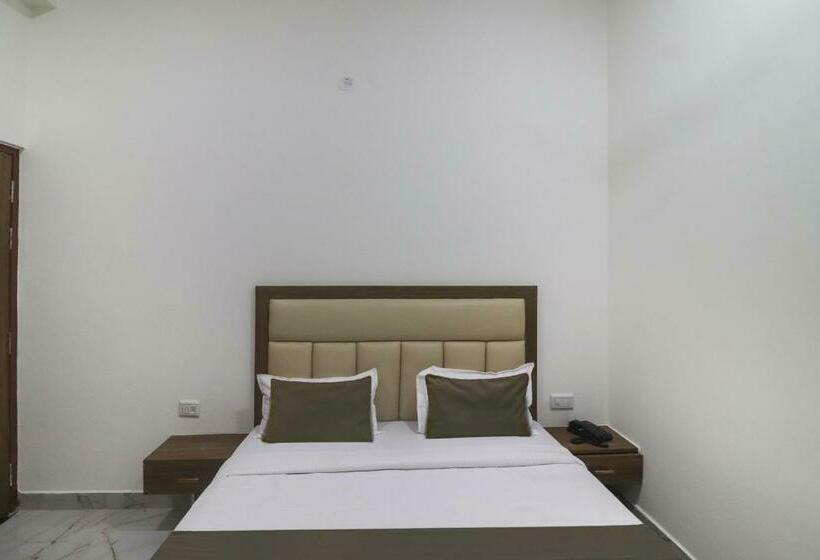 Трехместный Номер Классика, Collection O Hotel Shailly Inn Star