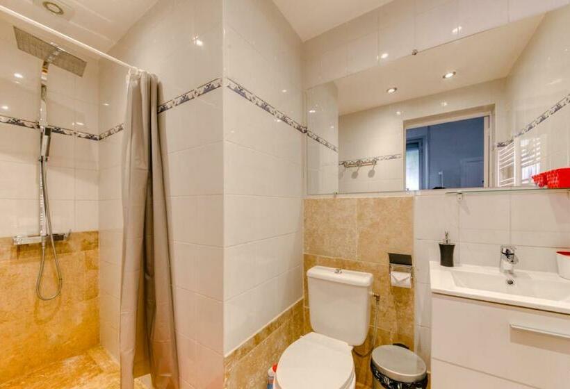 غرفة عائلية, Glamorgan