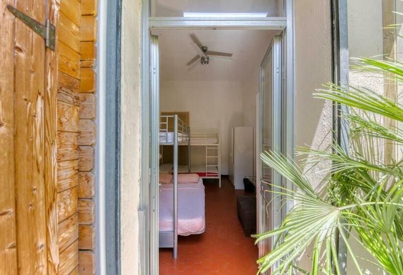 غرفة عائلية, Glamorgan