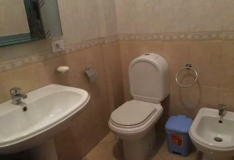 エコノミールーム, Friends House