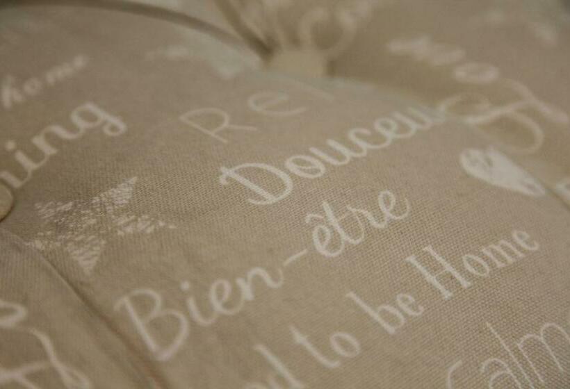 חדר סטנדרט לשלושה, L'evidence