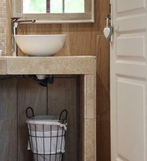 חדר סטנדרט לשלושה, L'evidence