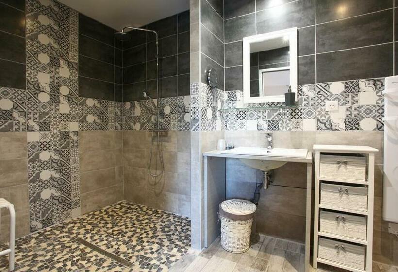 חדר סטנדרט מותאם לאדם עם מוגבלויות, L'evidence