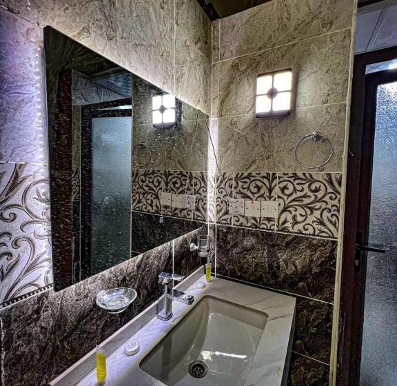 اتاق لوکس, Sky Light Wadi Rum