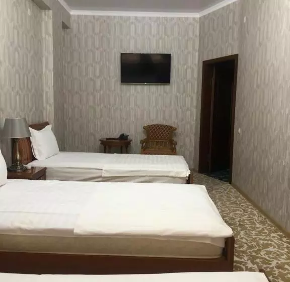اتاق لوکس سه تخته, Boutique Hotel Tomiris