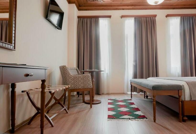 디럭스 스위트 킹 침대, Argjiro