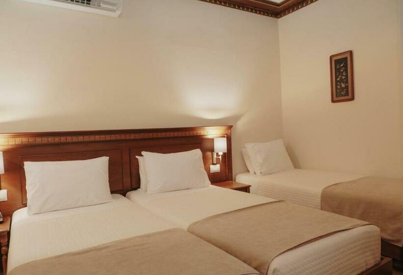 스탠다드 트리플 룸, Argjiro