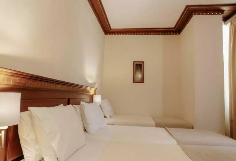 اتاق استاندارد سه نفره, Argjiro