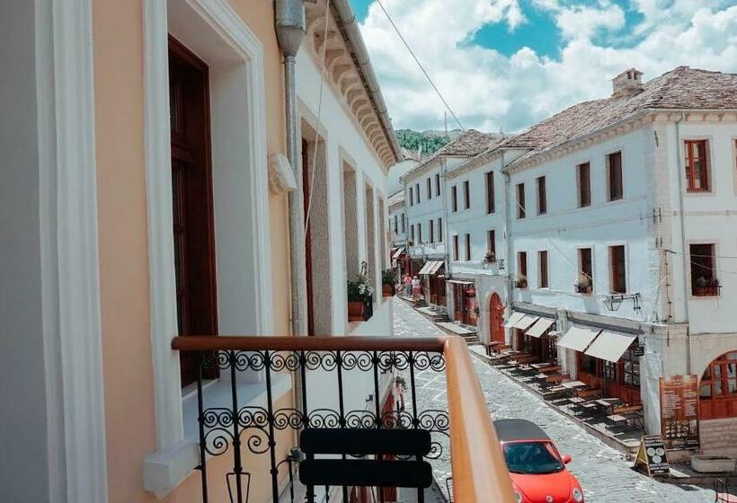 디럭스 스위트 킹 침대, Argjiro