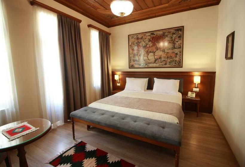 디럭스 스위트 킹 침대, Argjiro