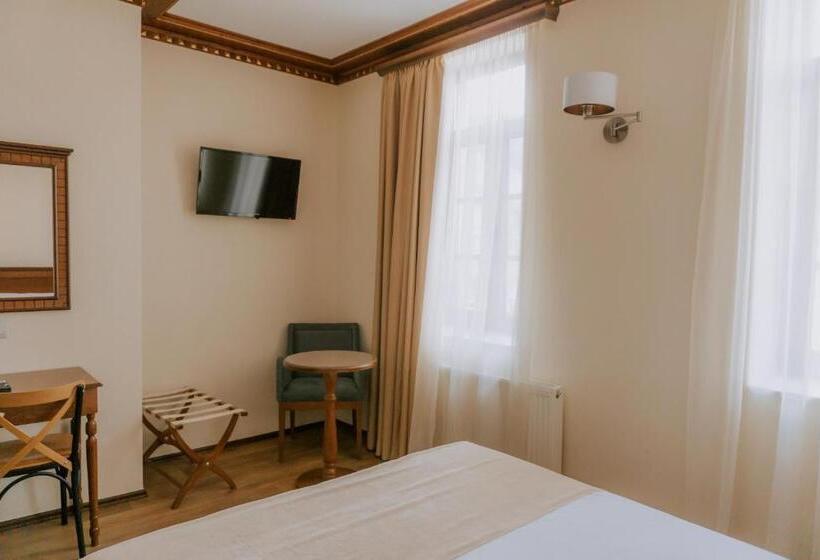 스탠다드 룸, Argjiro