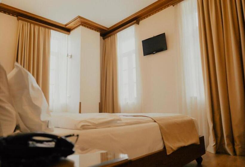 스탠다드 룸, Argjiro