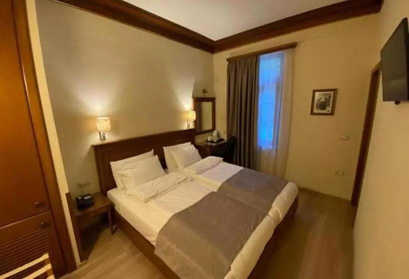 اتاق اکونومی, Argjiro