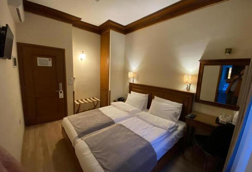 이코노미 룸, Argjiro