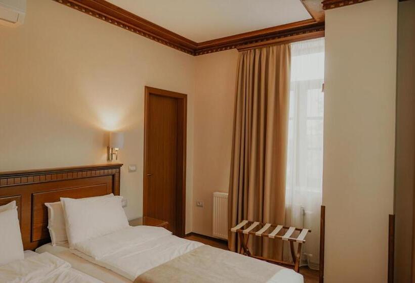 스탠다드 룸, Argjiro