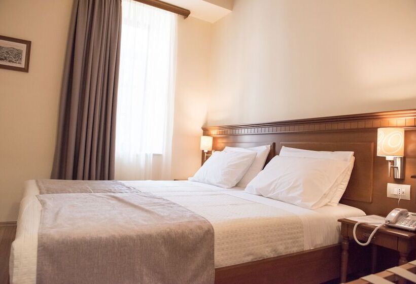 스탠다드 룸, Argjiro