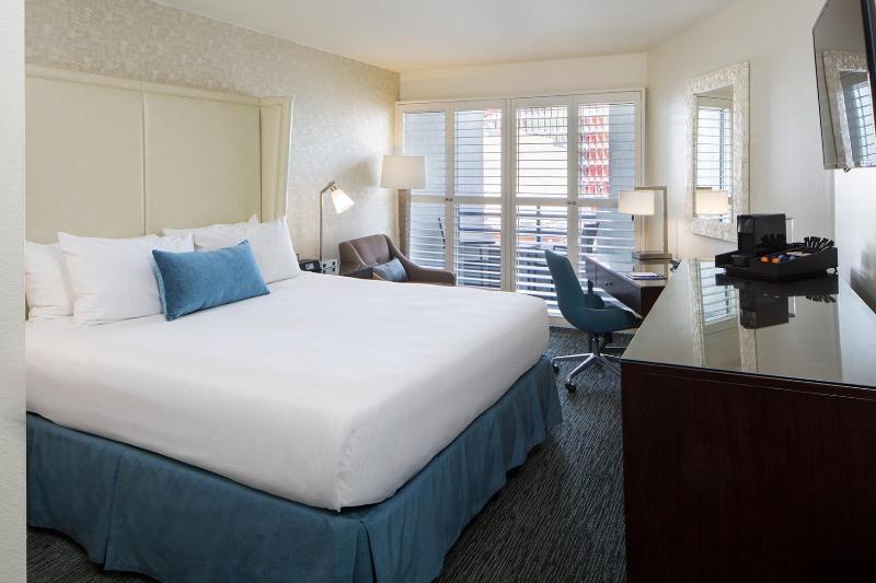 디럭스 스위트, Argjiro