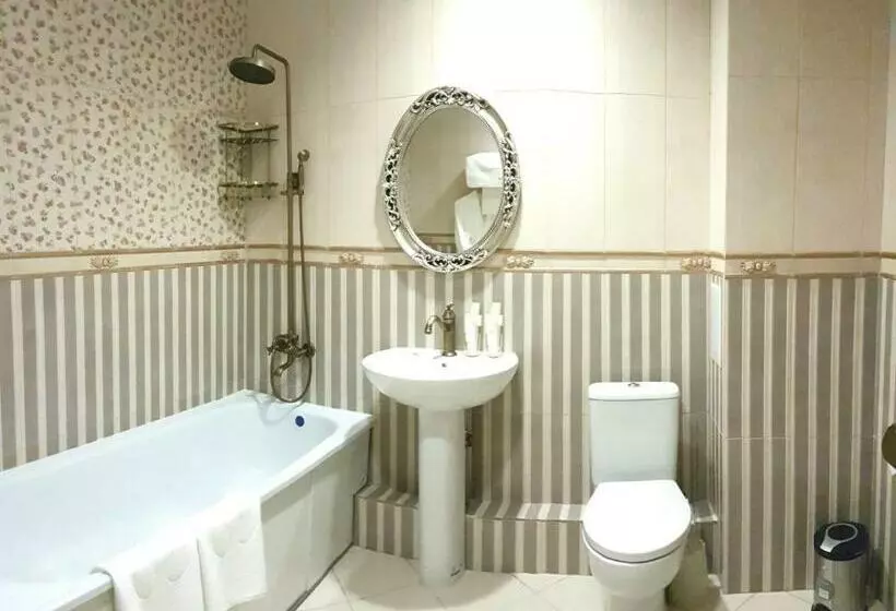 سوییت جونیور, Boutique Hotel Tomiris