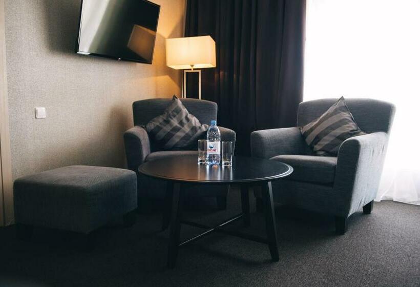 스위트 킹사이즈 침대, Fessla