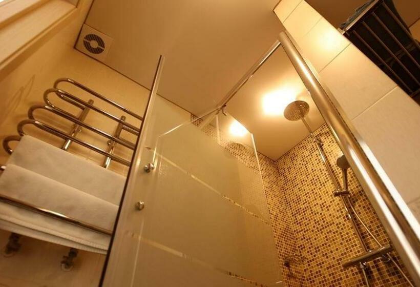 스탠다드 룸, Fessla