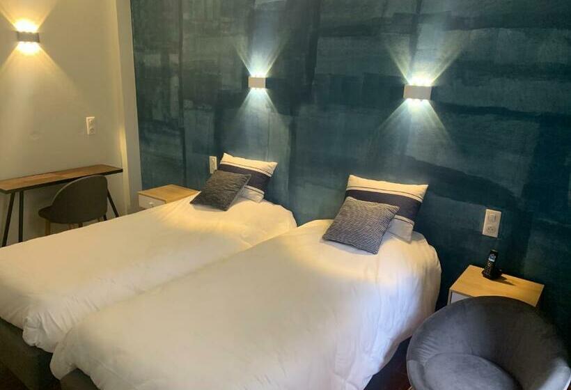 高级大房间, Des Cymaises