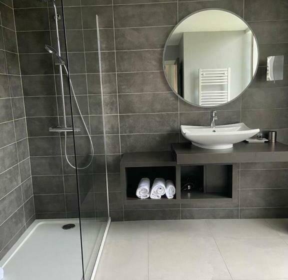 高级大房间, Des Cymaises