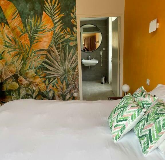 标准间, Des Cymaises