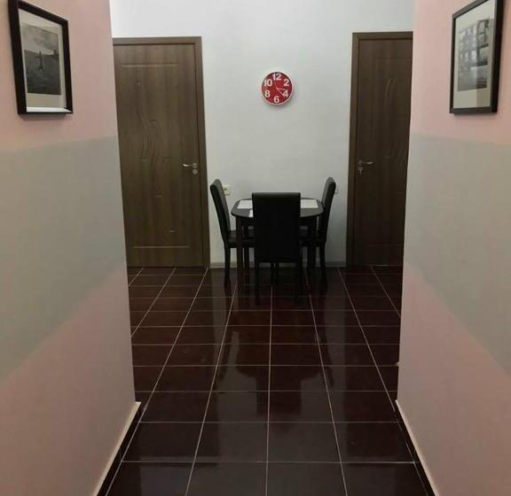 اتاق راحتی سه تخته, Smak