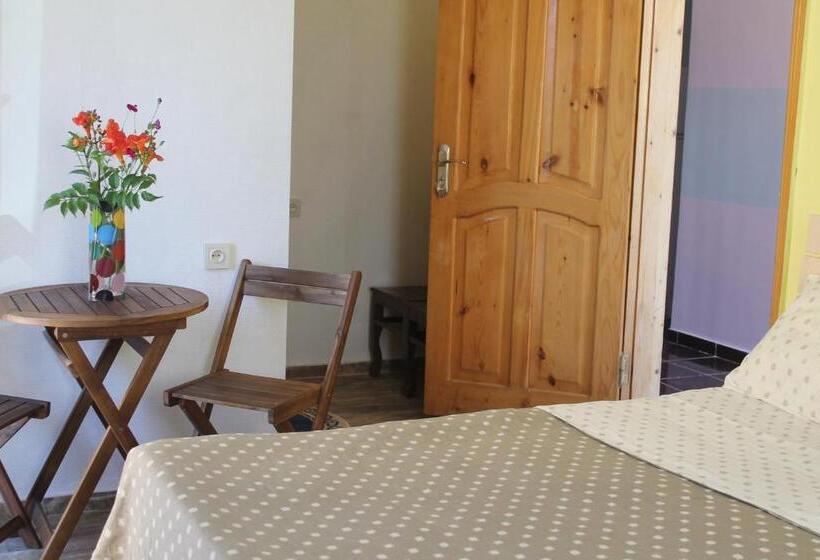 اتاق سوپریور سه تخته, Smak