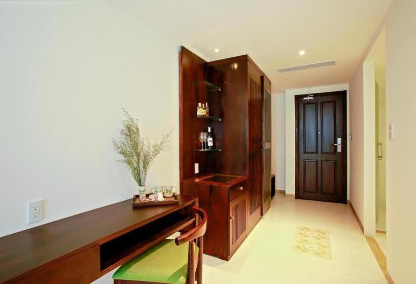 اتاق سوپریور سه تخته, Lasenta Boutique Hotel Hoian