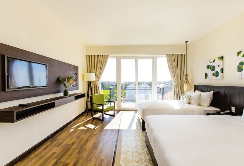 اتاق لوکس سه تخته با چشم‌انداز, Lasenta Boutique Hotel Hoian